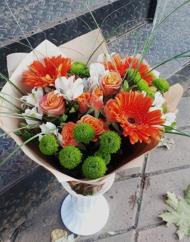 Букет цветов из: Герберы, Хризантемы, Альстромерии и Розы в Малмыже