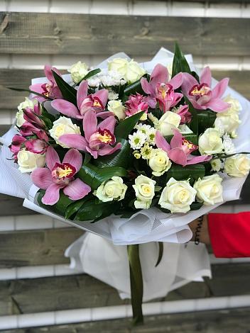 Букет цветов из: Розы и Хризантемы в Малмыже
