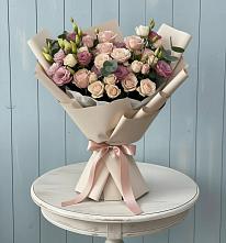 Букет цветов из:  Розы и Лизиантусы в Малмыже
