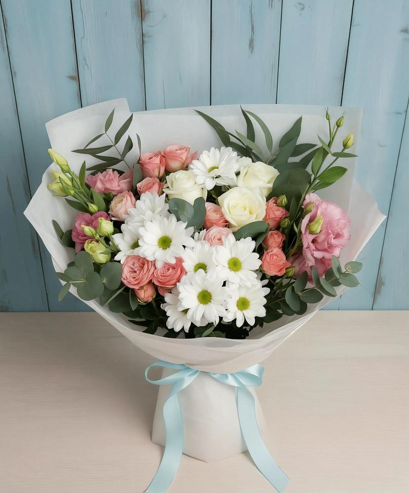 Букет цветов из: Розы, Лизиантусы и Хризантемы в Малмыже