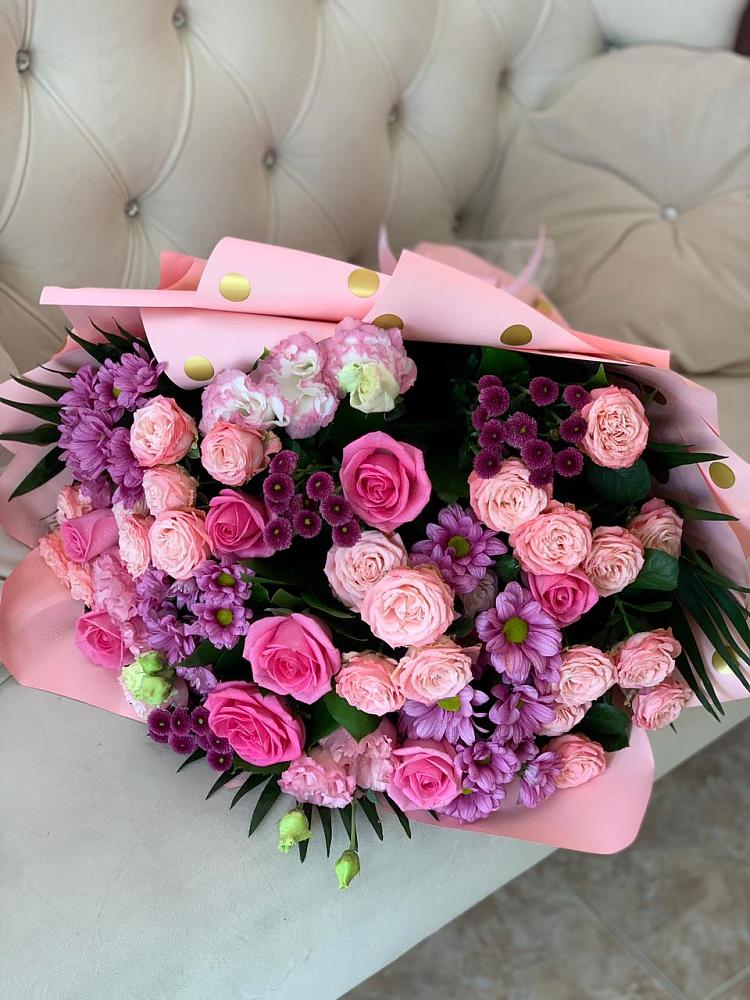 Букет цветов из: Хризантемы, Розы и Лизиантусы в Малмыже