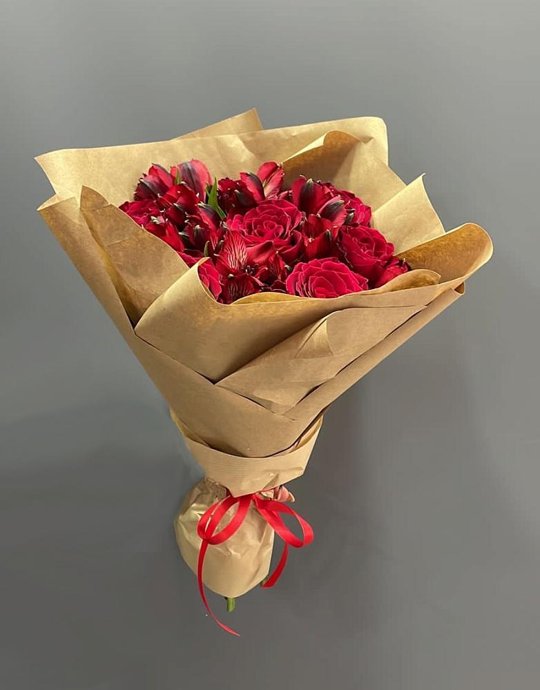 Букет цветов из: Альстромерии и Розы в Малмыже