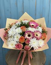 Букет цветов из:  Розы, Герберы и Хризантемы в Малмыже