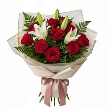 Букет цветов из:  Лилии и Розы в Малмыже