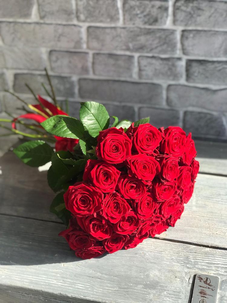 Букет Красные розы Фридом в Малмыже