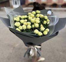Букет Белые кустовые розы Солинеро в Малмыже