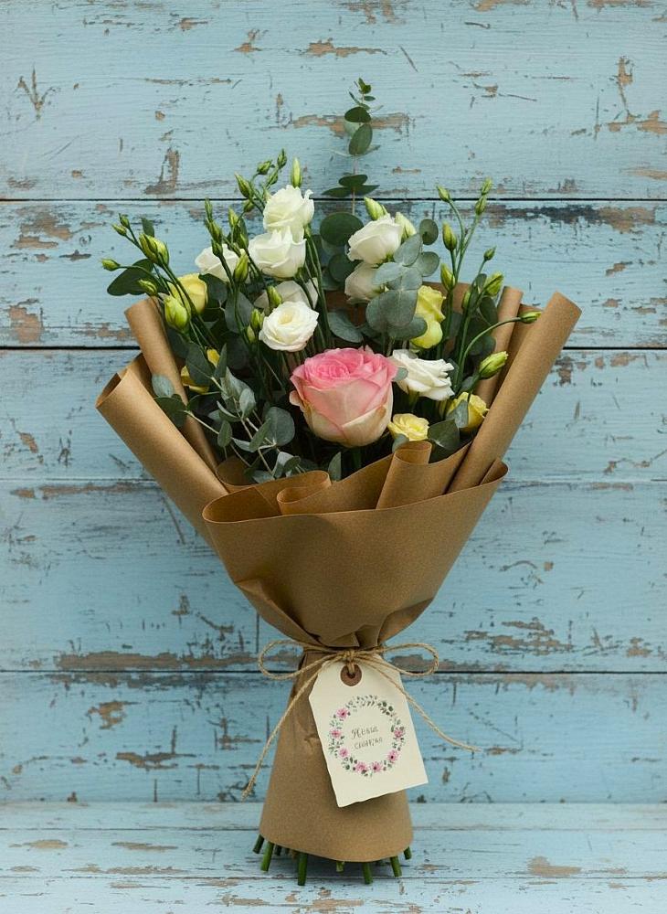 Букет цветов из: Розы и Лизиантусы в Малмыже