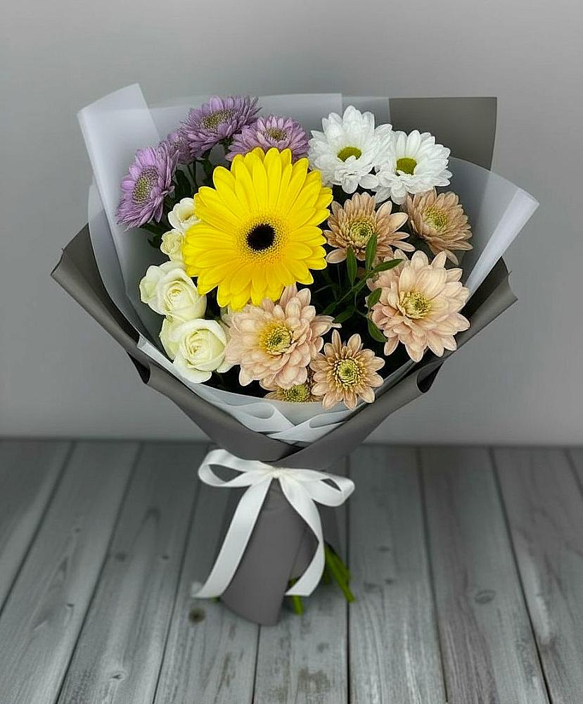 Букет цветов из: Розы, Герберы и Хризантемы в Малмыже
