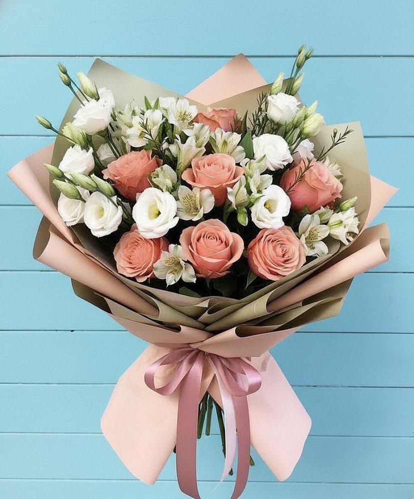 Букет цветов из: Розы, Альстромерии и Лизиантусы в Малмыже