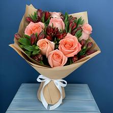 Букет цветов из:  Розы и Альстромерии в Малмыже