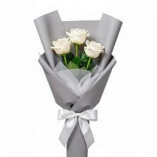 Букет 3 белые розы в Малмыже