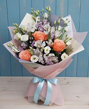 Букет цветов из:  Лизиантусы, Розы, Альстромерии и Гипсофила в Малмыже