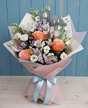 Букет цветов из:  Лизиантусы, Розы, Альстромерии и Гипсофила в Малмыже