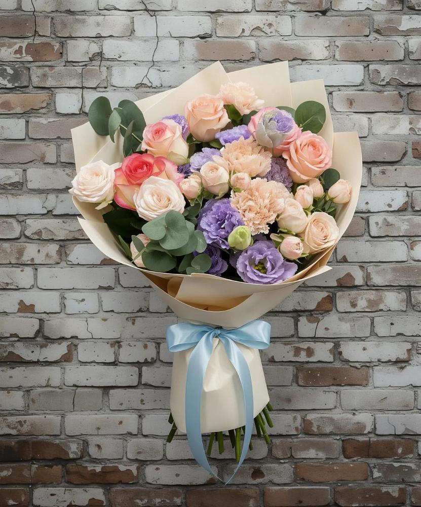 Букет цветов из: Розы, Лизиантусы и Гвоздики в Малмыже