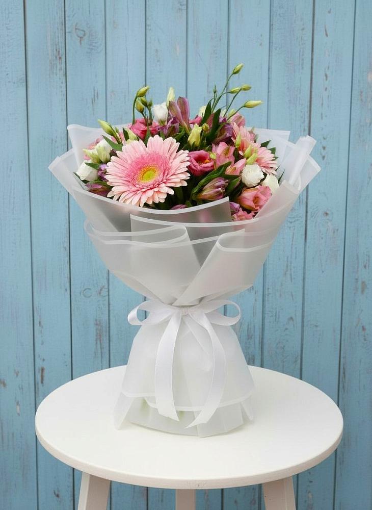 Букет цветов из: Герберы, Альстромерии и Лизиантусы в Малмыже