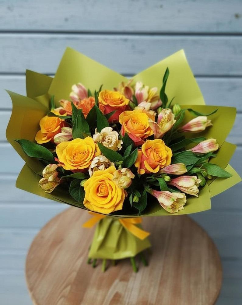 Букет цветов из: Альстромерии и Розы в Малмыже