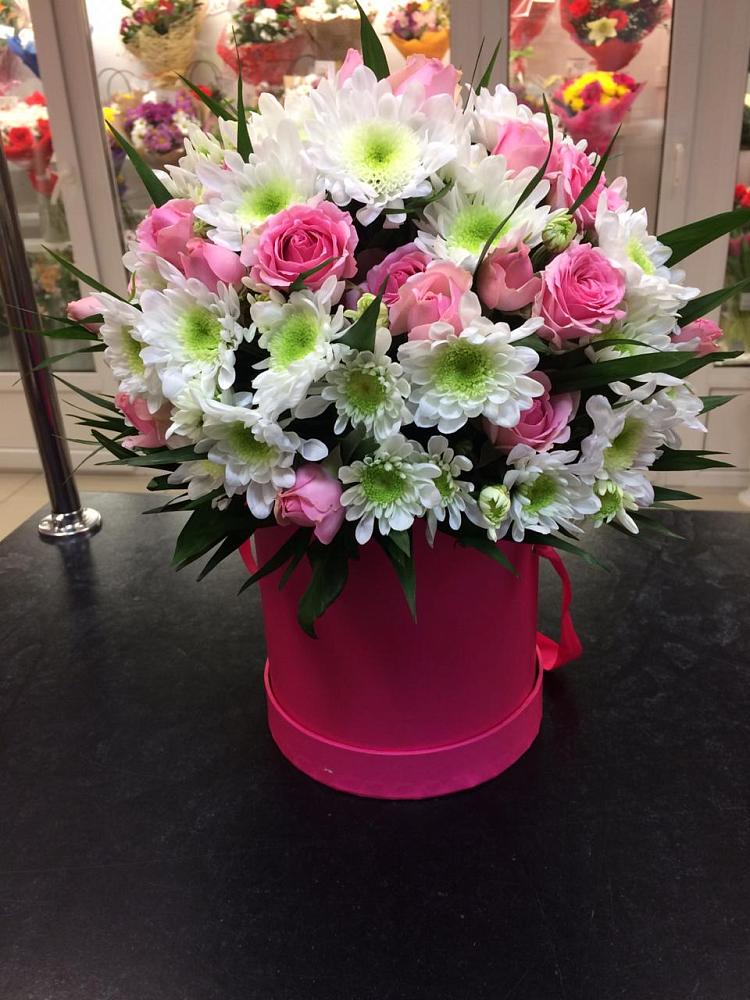 Цветочная композиция из Розы и Хризантемы в шляпной коробке в Малмыже