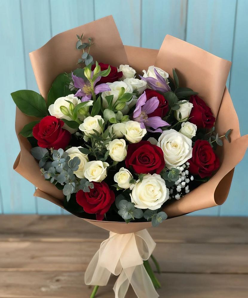 Букет цветов из: Розы и Альстромерии в Малмыже