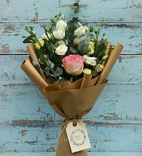 Букет цветов из:  Розы и Лизиантусы в Малмыже
